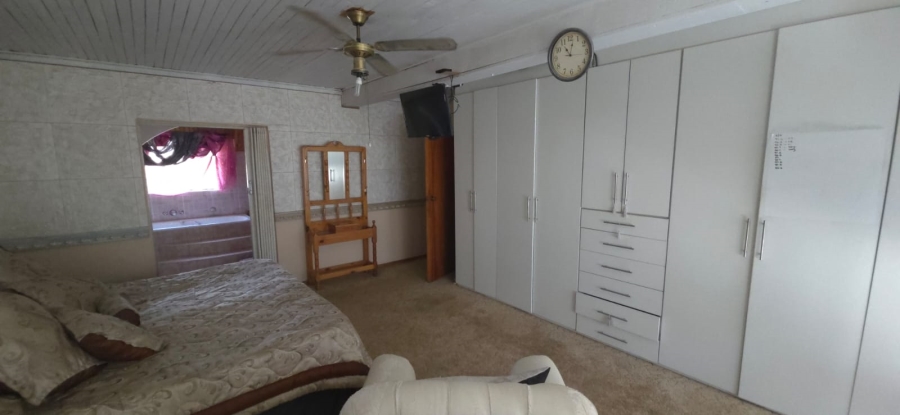 6 Bedroom Property for Sale in Wilkeville North West